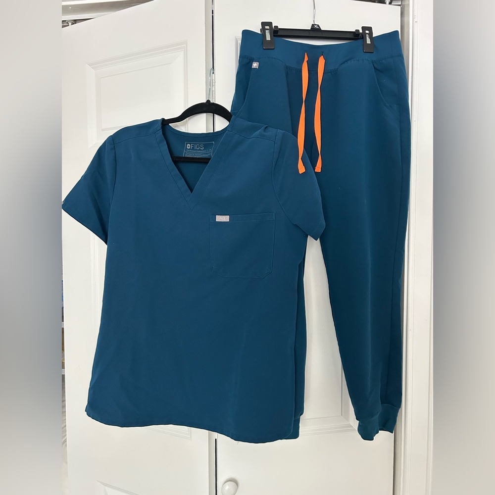 Figs Teal Scrub Top & Jogger Set with Orange Drawstrings